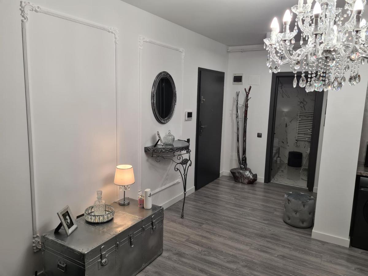 Parisian Apartment Cluj ภายนอก รูปภาพ