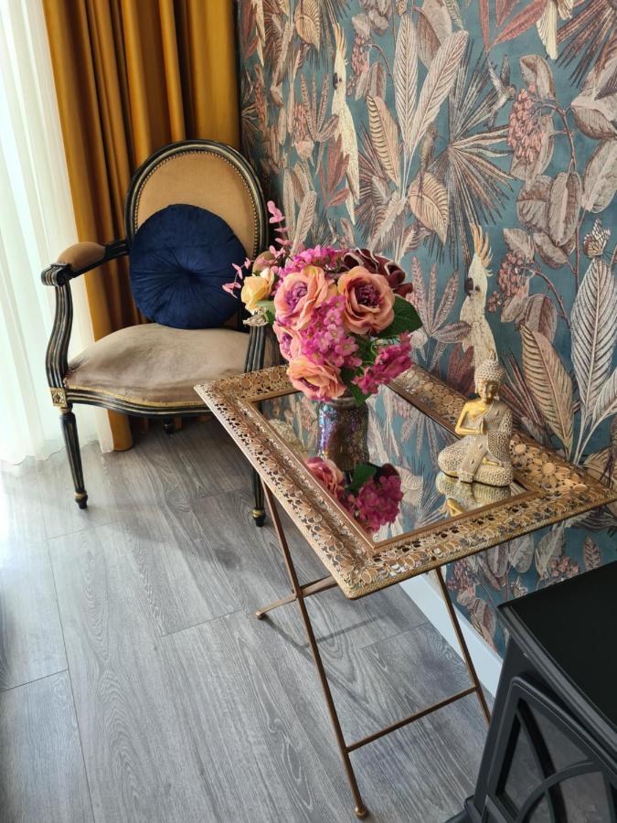 Parisian Apartment Cluj ภายนอก รูปภาพ
